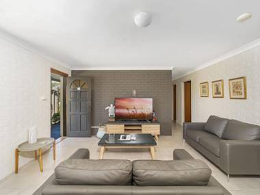 Sandals at the Bay Downstairs 4pm Check Out Sundays