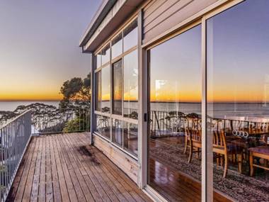 Sea Point at Hyams Beach 4pm Check Out Sundays