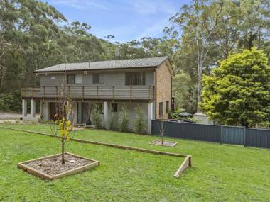 Seascape at Blenheim Beach 4pm Check Out Sundays