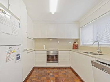 Seascape at Blenheim Beach 4pm Check Out Sundays