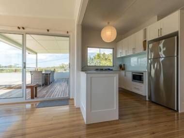 Unwind at Hyams Beach 4pm Check Out Sundays