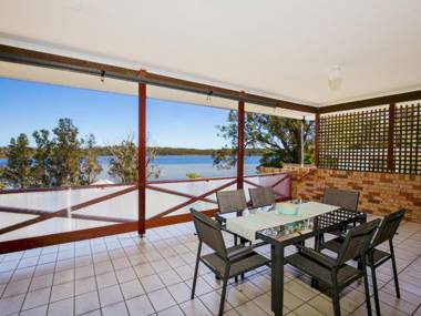 Bayview - Absolute Waterfront with Jetty - 5 Mins to Hyams Beach