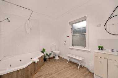 Giants Table and Cottages