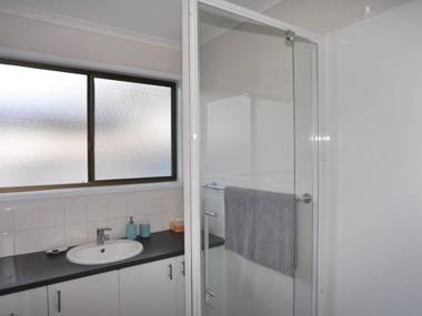 KYEEMA - FREE WIFI & NETFLIX - PET FRIENDLY (OUTSIDE ONLY)