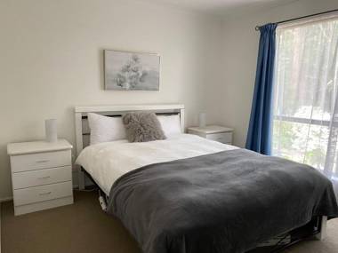 KYEEMA - FREE WIFI & NETFLIX - PET FRIENDLY (OUTSIDE ONLY)