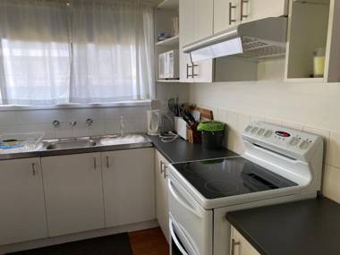 KYEEMA - FREE WIFI & NETFLIX - PET FRIENDLY (OUTSIDE ONLY)