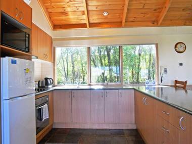 ARCHIES BEACHSIDE ABODE - PET FRIENDLY (OUTSIDE ONLY)