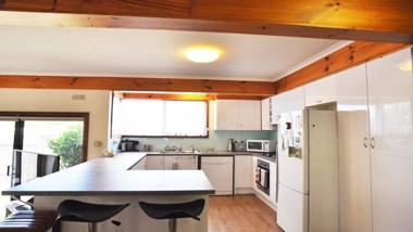 GETAWAY ON GARDEN - FREE WIFI - PET FRIENDLY (OUTSIDE ONLY)