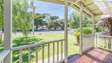 LOCH RETREAT - 550m TO TOWN