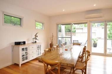 LA MER – CENTRALLY LOCATED – FREE WIFI