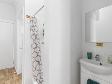 OSCAR'S - INLET SIDE SHORT WALK TO BEACH OR TOWN