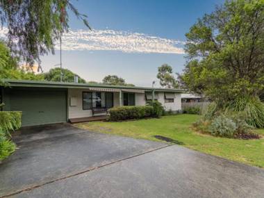 INLET DREAMING - FREE WIFI