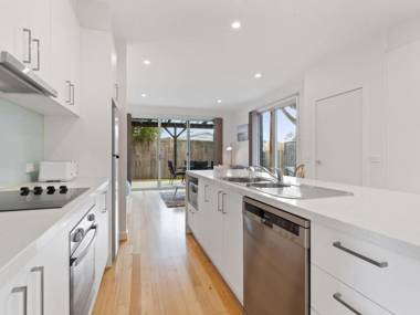 NORMANBY COASTAL - FREE WIFI NETFLIX and ALL LINEN INCLUDED