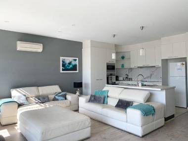 AT BROADBEACH RESORT INVERLOCH