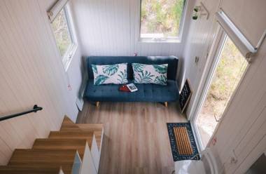 Quiet Lake House In Winery