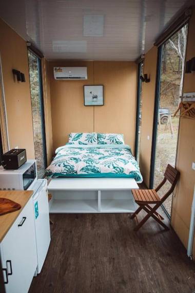 Alpaca Tiny House with Vineyard Lakeside