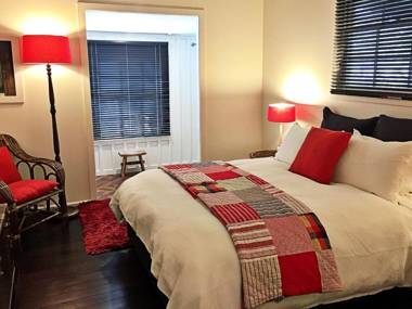 Mirriyindi Unique Berrima escape for 7 in the Southern Highlands 4pm check out Sundays