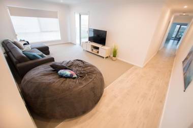 ‘Serenity’ and sweeping Murray River views