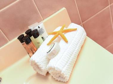 By The Sea - Franklin Beachfront Apartment - WiFi