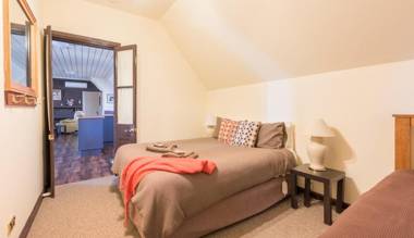 Gold Mine Guest House and Cafe