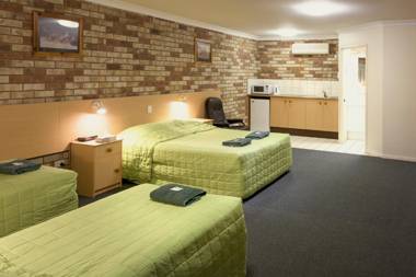 D'Aguilar Hotel Motel