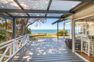 Ocean Pearl - 3 bedroom beachfront property!