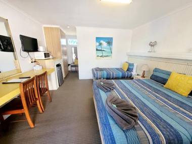 Boyne Island Motel and Villas