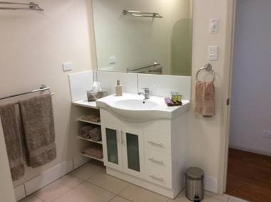 Tinaroo Sunset Retreat