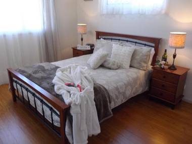 Tinaroo Sunset Retreat