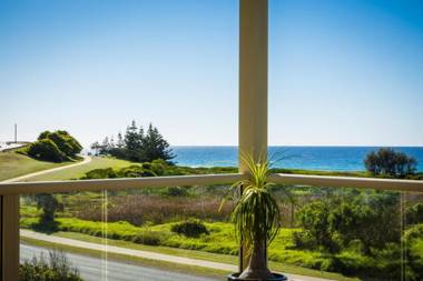 Beach Breakers Apartment - Stunning Views