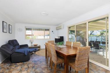 Fingal Waves at Fingal Bay