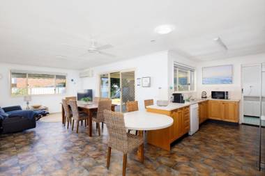 Fingal Waves at Fingal Bay