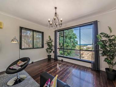 Panoramique Holiday Home With a View