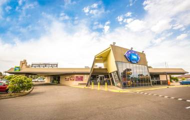 Nightcap at Glengala Hotel