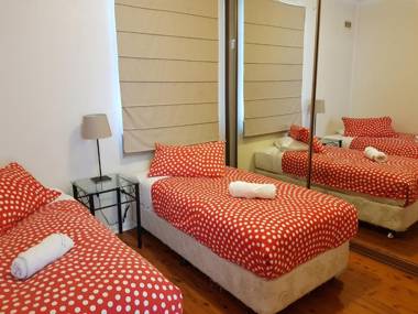 Accommodation Sydney Frenchs Forest 3 bedroom House with Large Outdoor Entertainment Area and Onsite Parking