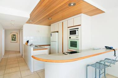 Oceanside Resort - Absolute Beachfront Apartments