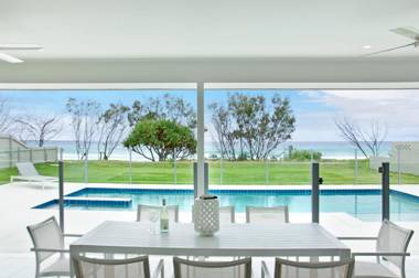 Sentosa on Tugun - Beachfront 5 Bedroom