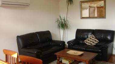 Accommodation Sydney North - Forestville 4 bedroom 2 bathroom house