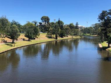 Adelaide 4 Bedroom House with Pool