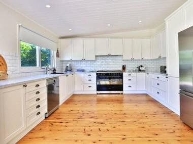 Poppy Cottage-delightful pet friendly weatherboard