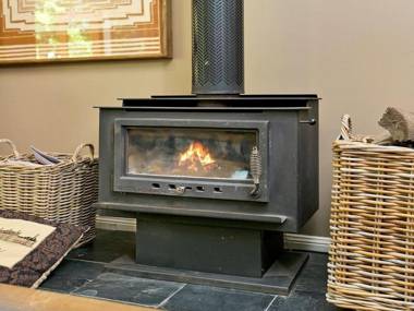 Sinden Park - garden swimming pool rural vistas