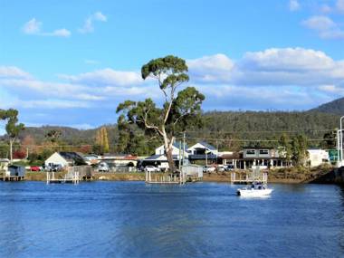 Orford Prosser Holiday Units