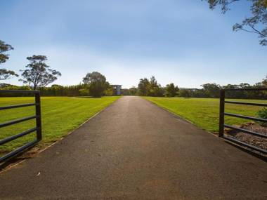 ALPINE LODGE Alpine Southern Highlands 4pm Check Out Sundays