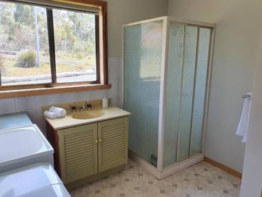 Lake Yalleena Nature Retreat