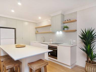 Tumut Unit 2 - Great unit in a central location to beaches clubs and shopping Wi-Fi included