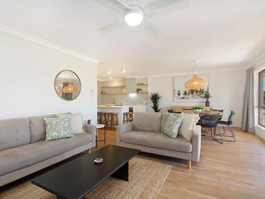 Tumut Unit 2 - Great unit in a central location to beaches clubs and shopping Wi-Fi included