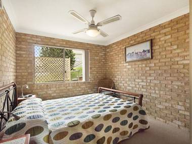 Tumut Unit 1 - Great unit in a central location to beaches clubs and shopping