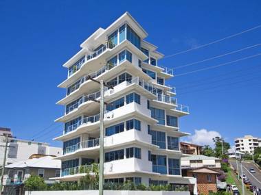 Neilson on the Park Unit 1A - Easy walk to beaches cafes and shopping in Coolangatta