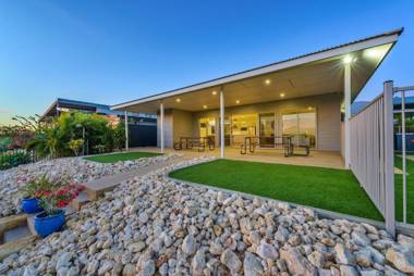 4 Corella Court - Brand New Magnificent Marina Home With Wi-Fi