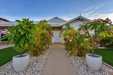 4 Corella Court - Brand New Magnificent Marina Home With Wi-Fi